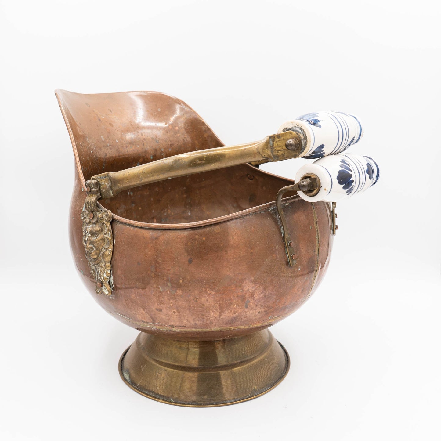 Antique Copper Helmet Coal Scuttle with Delft Ceramic Blue and White Handle - 1800s - The Vintage Tales